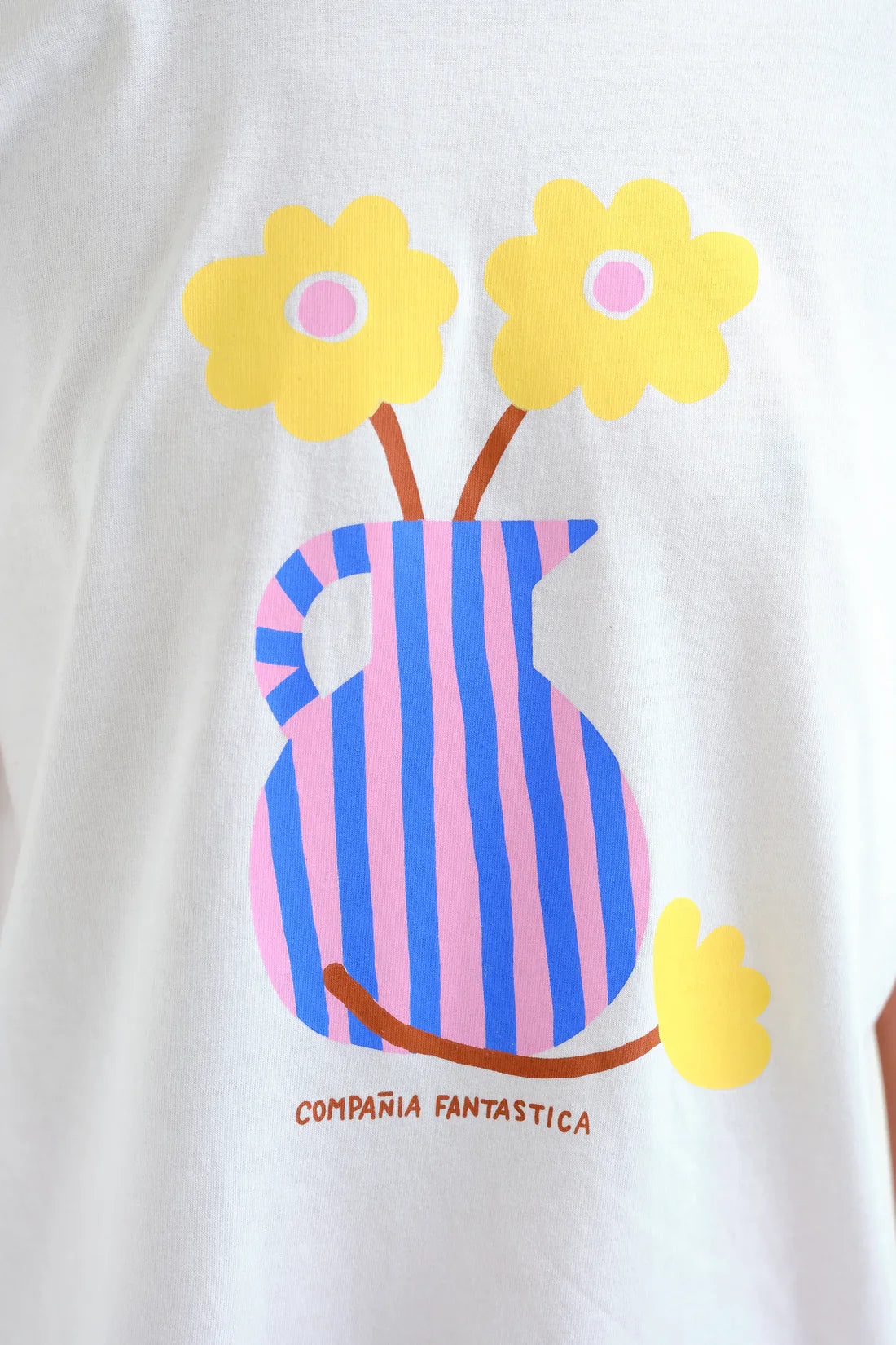 T-shirt with Vase Print "Fantastic Company"